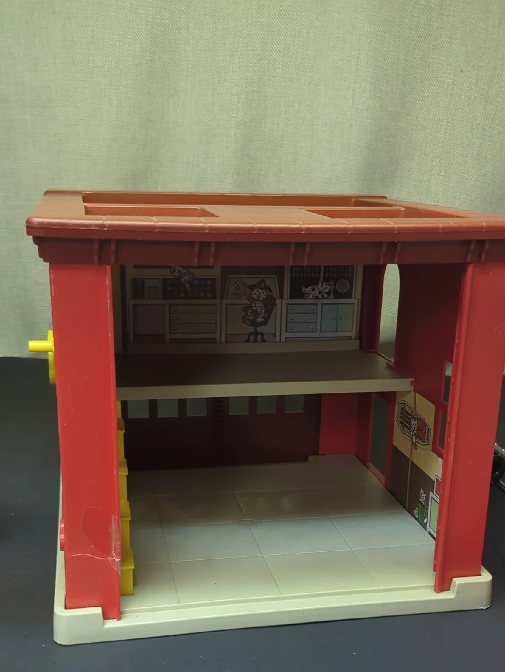 1979 VINTAGE WORKING FISHER PRICE PLAY FAMILY FIRE STATION #928 w/accessories - Picture 11 of 16